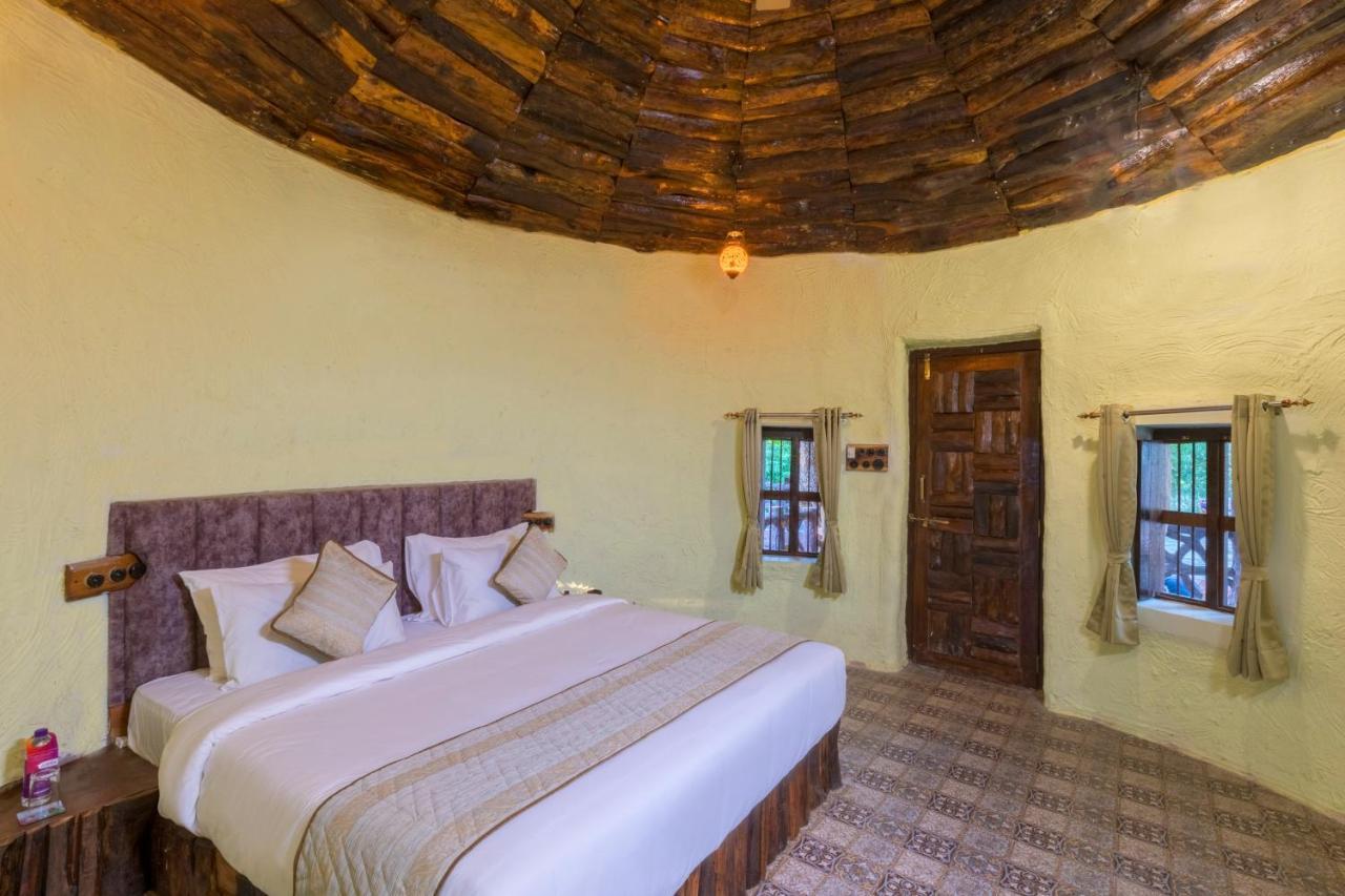 Sterling Padam Pench Hotel Khawāsa Kültér fotó