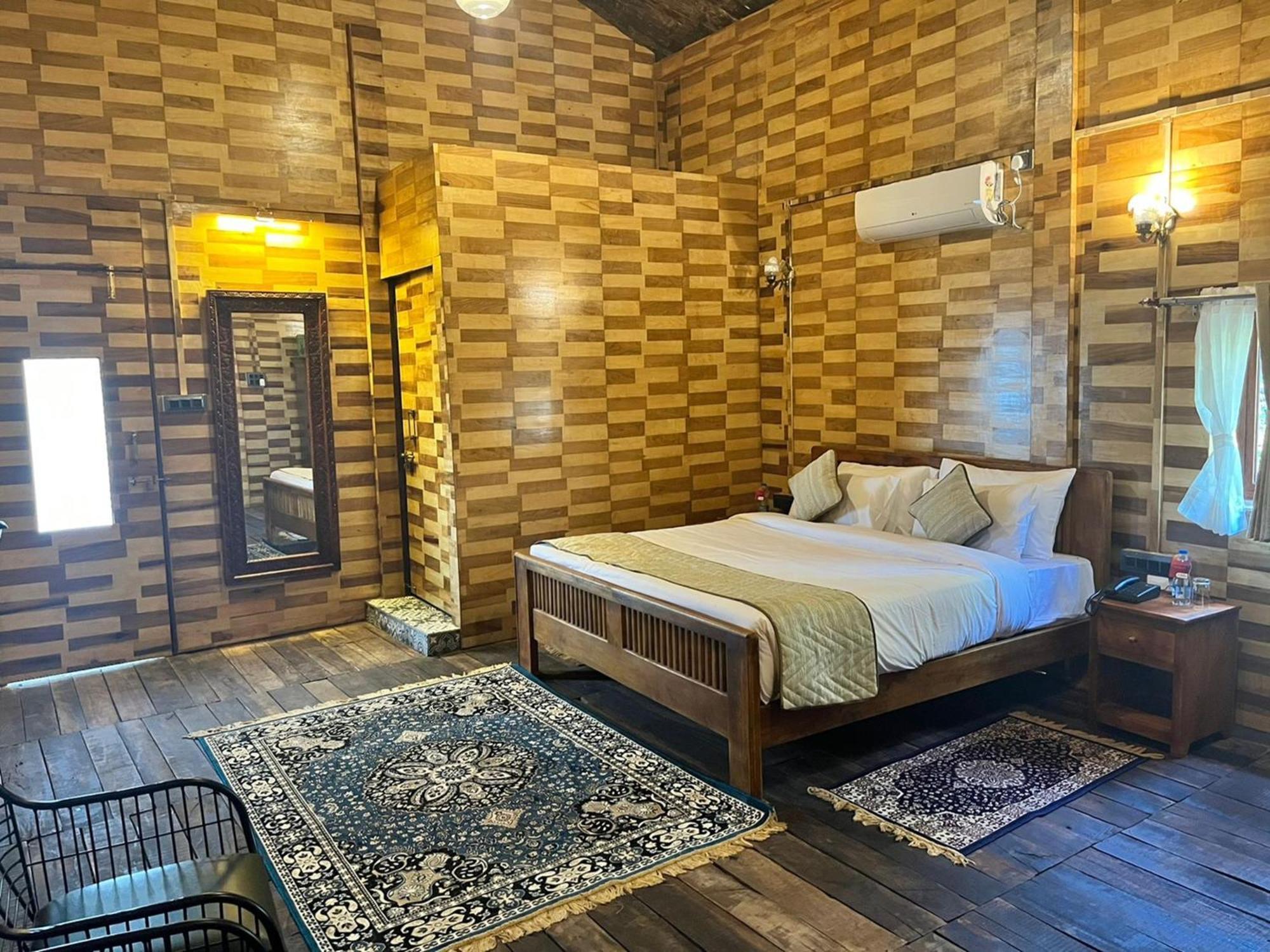 Sterling Padam Pench Hotel Khawāsa Kültér fotó